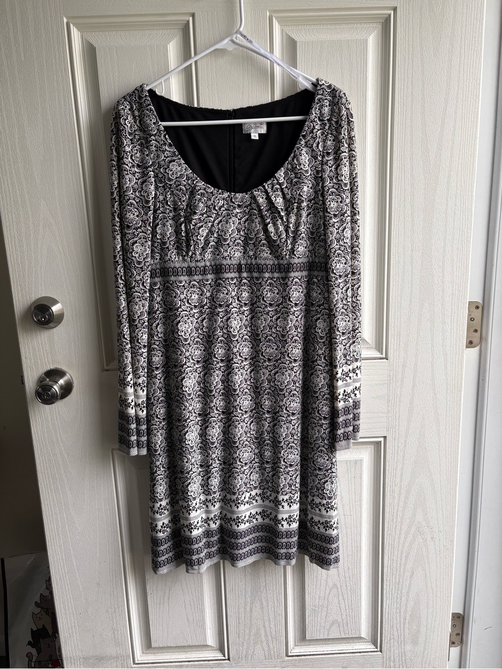 Oleg Cassini Black and White Long Sleeve Patterned Dress